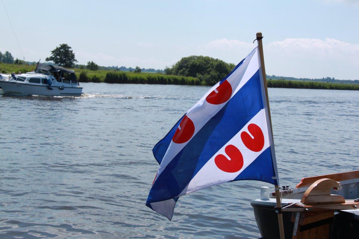 Friese vlag op een sloep